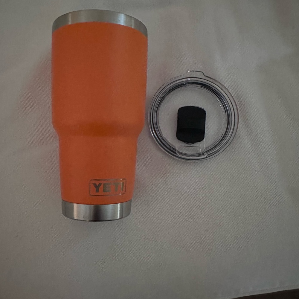 Yeti 30oz Tumbler Orange with magnetic slide lid